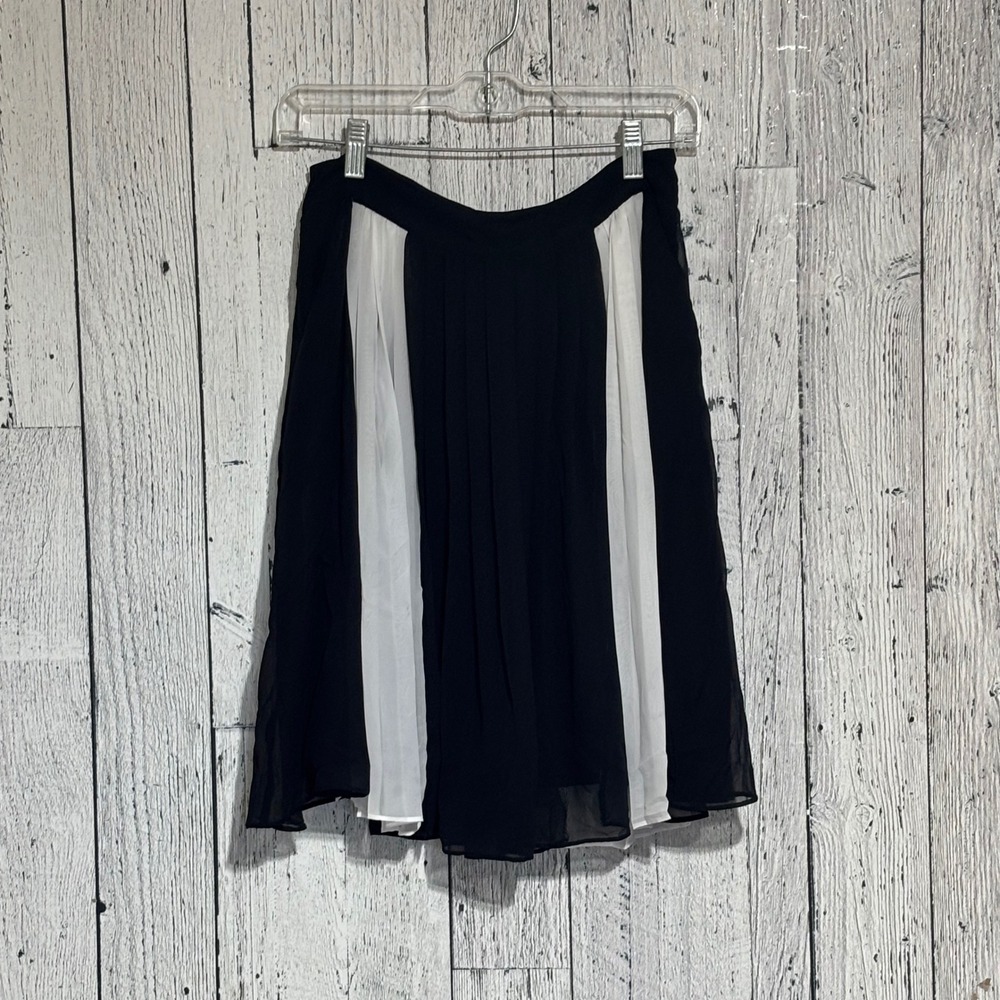 Worthington Black White Colorblock Pleated A-Line Skirt womens size 4 Pocket